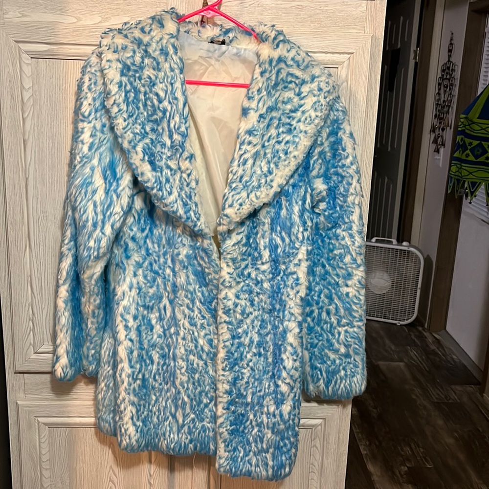Coat - Picture 1 of 4